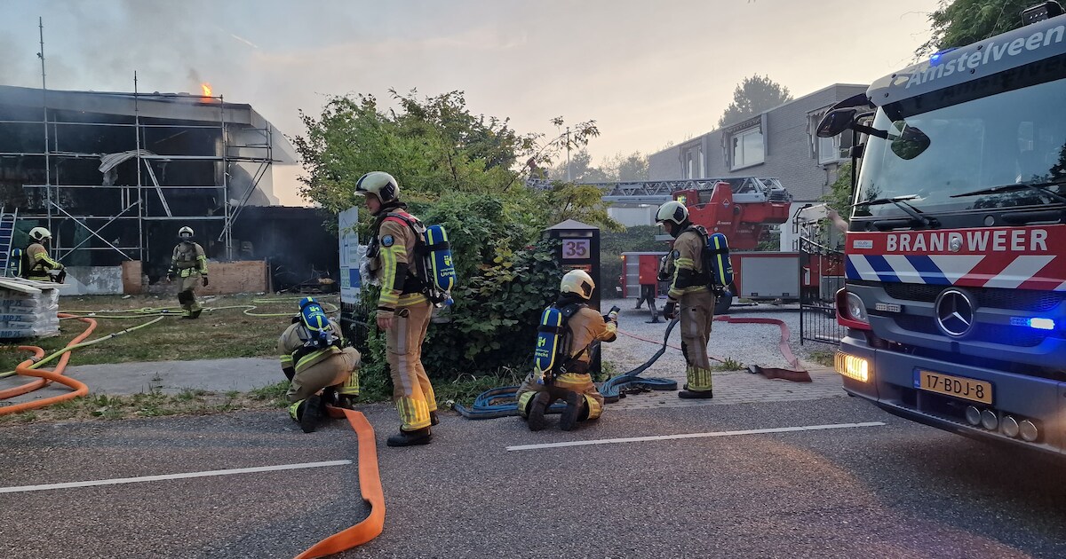 Woning in verbouwing vliegt in brand na explosie in Vinkeveen