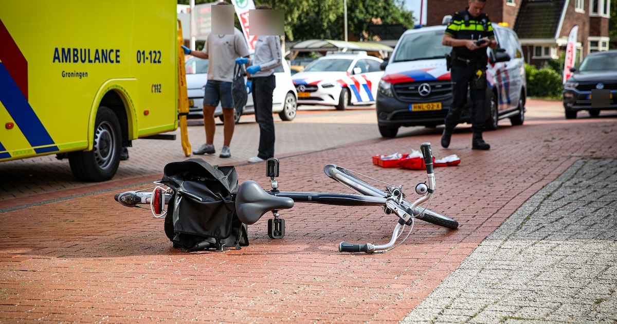 Bestelbus en fietser botsen in Noordbroek