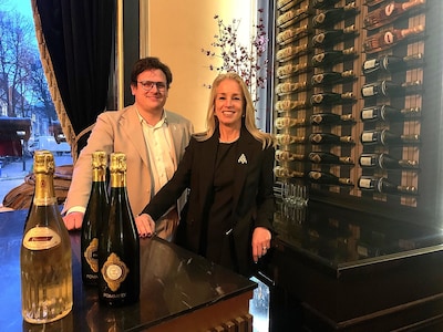 Yvonne en Wesley openen een nieuwe champagnebar: 'Is een ode aan de vrouw'