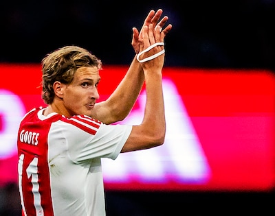 ‘We willen heel graag dat hij bij ons blijft’: Ajax-coach en Davy Klaassen hopen op Mika Godts