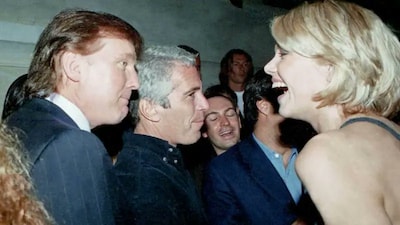 de-net-vrijgegeven-foto-van-seynhaeve-rechts-links-donald-trump-en-jeffrey-epstein