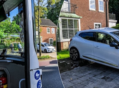 Bus met circa 25 inzittenden botst met auto in Enschede: 1 gewonde