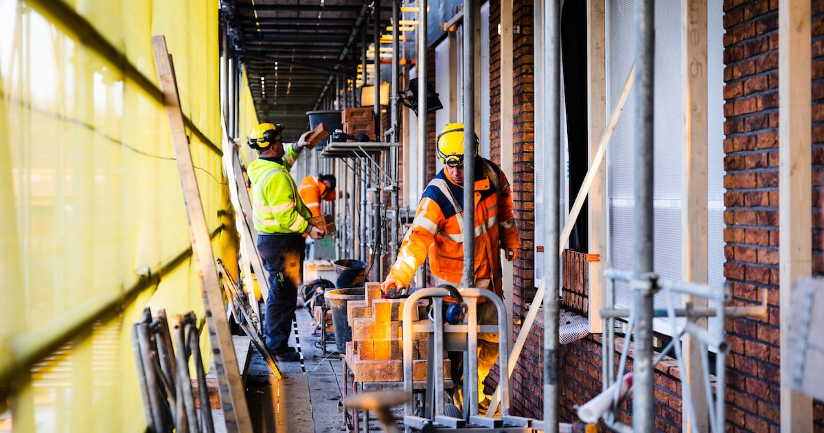 ProRail ziet voorlopig geen reden om plannen voor 28 appartementen in Hardinxveld-Giessendam te blok