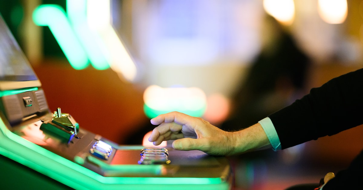 Didammer is niet zo handig met bankzaken, zijn ‘buurjongen’ wel. Heel handig zelfs