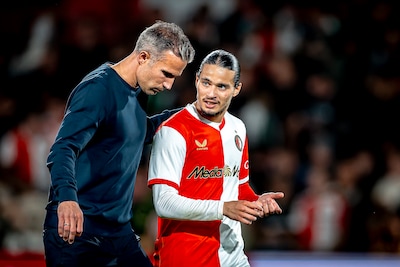 Van Persie hoeft Hadj Moussa maar één duel te missen: ‘Ook tuchtcommissie heeft ingezien dat het niet zoveel voorstelde’