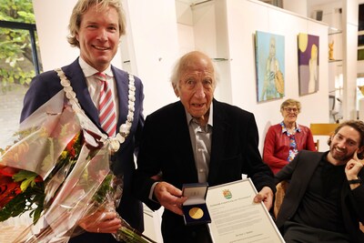 Kunstenaar Jan Bakker (1925-2025) op 100-jarige leeftijd overleden