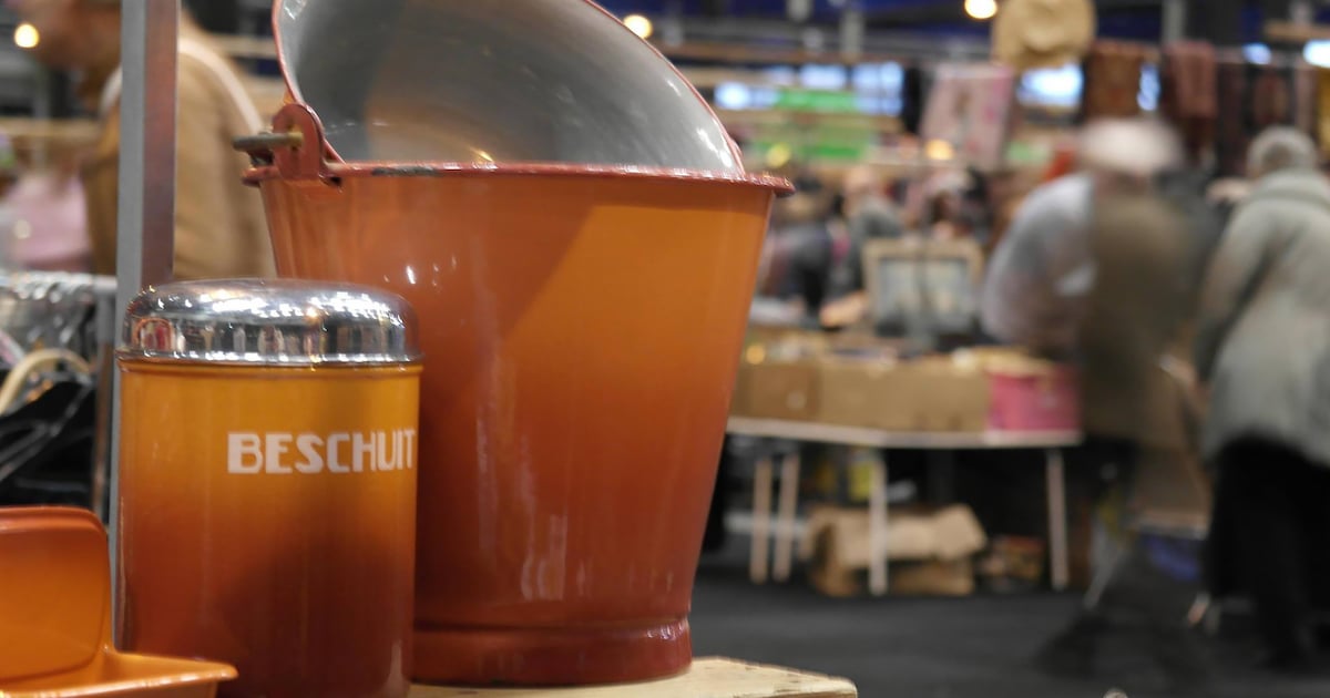 Snuffelmarkt met ruim vijfhonderd kramen in Gorinchem | Regio | AD.nl