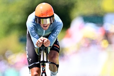 Joshua Tarling noteert week na dood van broertje snelste tijd in openingstijdrit, wat kunnen Van Aert en Pogacar?