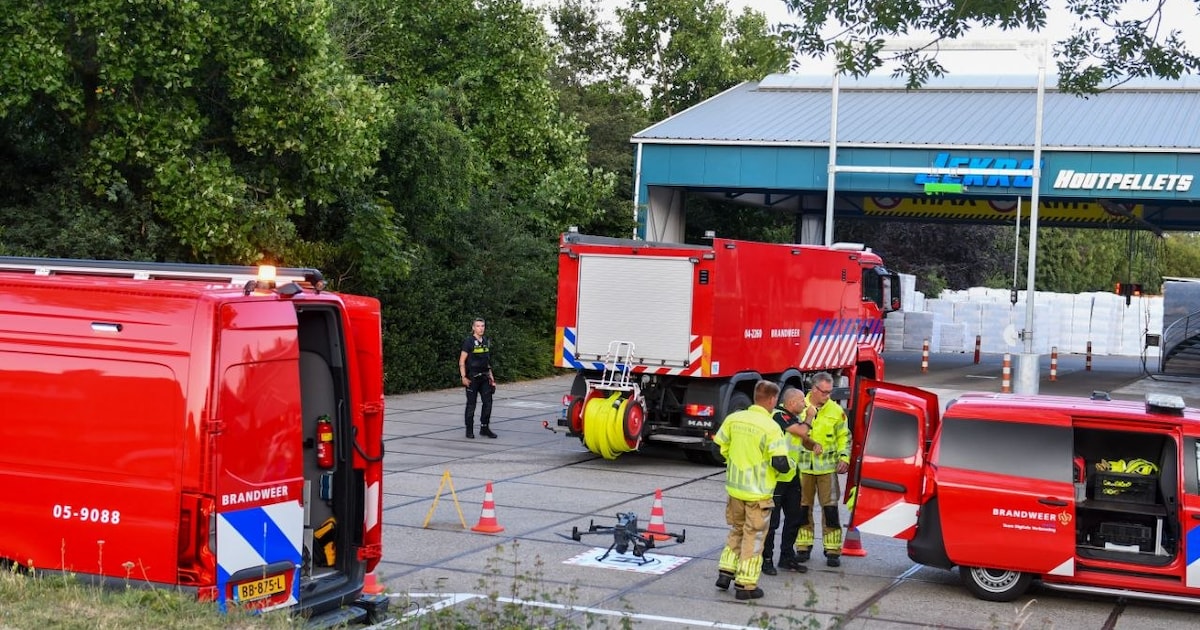 Stofexplosie veroorzaakt brand bij houtvezelbedrijf Klein Kromhof in Daarlerveen | Foto