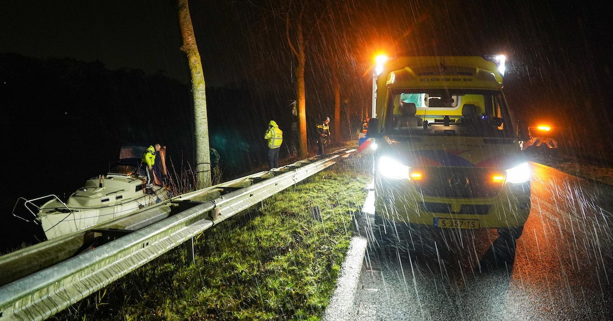 Schip en pleziervaartuig botsen op Van Starkenborghkanaal in Groningen