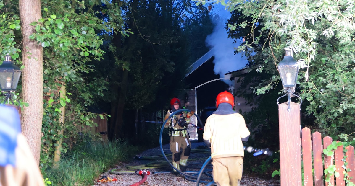 Man (31) overleden bij brand in chalet in Kortenhoef