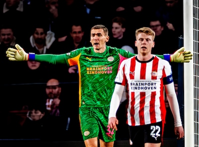 Stand Champions League | PSV door verlies nog lang niet zeker van knock-outfase, Ajax hoopt op eerste punt