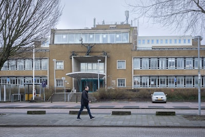 Vijftig mensen verzamelen zich rond Sportlaan: burgemeester roept veiligheidsrisicogebied uit