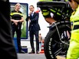 Minister Barry Madlener (Infrastructuur en Waterstaat, PVV) bij een fatbikecontrole.
