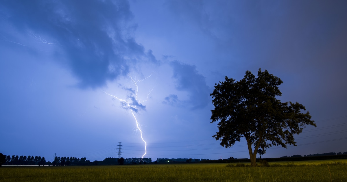 Bewolkt en kans op onweersbuien in Raalte in de nacht