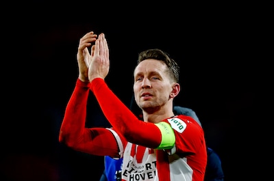 Wie pikt transfervrije Luuk de Jong (36) op na zware knieblessure? ‘Ik voel me goed, ik ben fit’