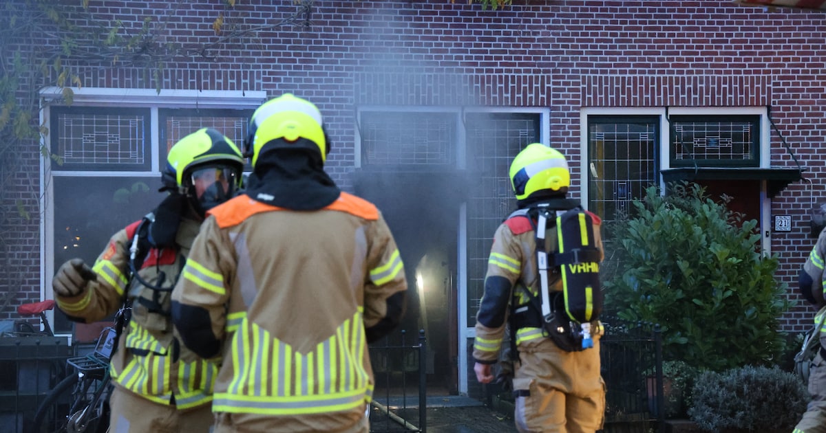 Donkere rook uit woning in Zoeterwoude nadat fietsaccu vlam vat