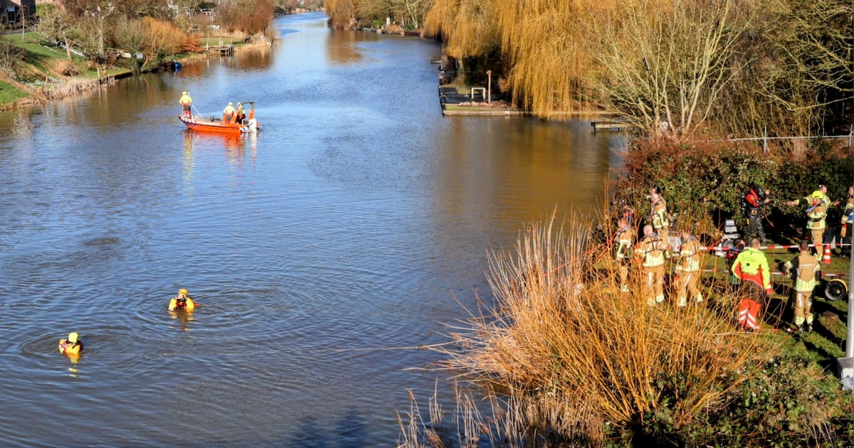 Grote zoekactie in Linge na melding dat auto in water is beland