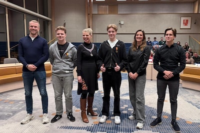 Twee jongeren uit Twello ontvangen Voorster jeugdlintje 2025