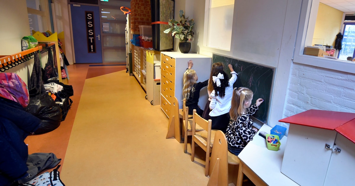 Woerdense school gaat niet voor nieuwbouw, maar flitsrenovatie in zomervakantie: ‘Komen lokalen te k