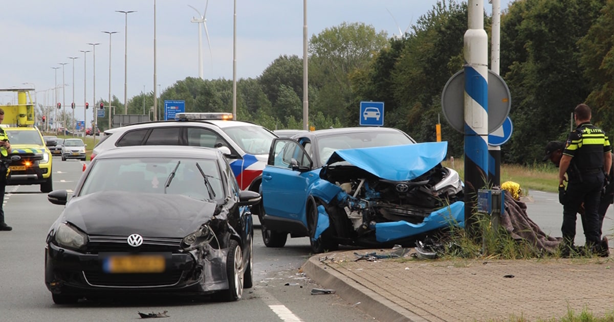 Drie gewonden bij aanrijding op Tussenring in Almere