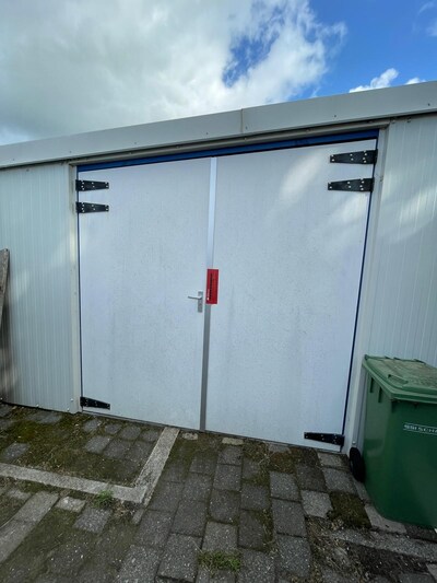 Drie panden gesloten na vondst hennepkwekerijen in Nieuw-Beijerland en Westmaas