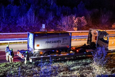 Twee rijstroken van de A50 bij Arnhem afgesloten vanwege vrachtwagen met vastgelopen rem