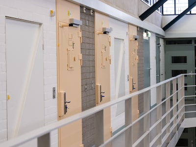 Medewerker PI Nieuwegein per direct ontslagen wegens ‘ongepaste relatie’ met gedetineerde