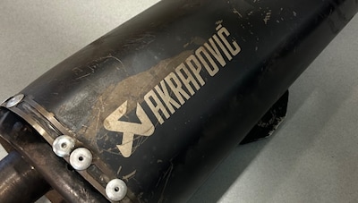 Dieven sleutelen ‘s nachts motor uit elkaar in Charlois, maar worden gesnapt door politie