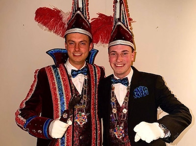 Feest bij El Casanova: Graaf Mick en Sik Siem zijn de eerste nieuwe hoogheden in Denekamp