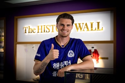 Zonder er ooit te zijn geweest, zette de aanvoerder van Telstar zijn krabbel onder een contract in Zuid-Korea