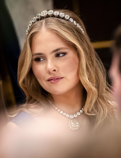 2025-12-11-20-38-47-amsterdam-prinses-amalia-tijdens-het-staatsbanket-in-het-koninklijk-paleis-amsterdam-samen-met-koning-willem-alexander-koningin-maxima-de-president-van-finland-alexander-stubb-en-zijn-echtgenote-suzanne-innes-stubb-op-de-eerste-dag-van-een-tweedaags-staatsbezoek-aan-nederland-anp-remko-de-waal