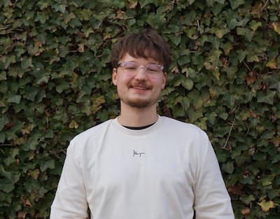 Amersfoortse Quinten (25) werkt aan kledingmerk: ‘Wil terug naar de essentie van kleding’