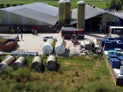 Man raakt zwaargewond bij lossen van silo in Bruchem, Arbeidsinspectie doet onderzoek