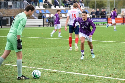 Berkand Boz (20) transformeerde van verdediger naar spits: ‘Plezier voorin weer teruggevonden’