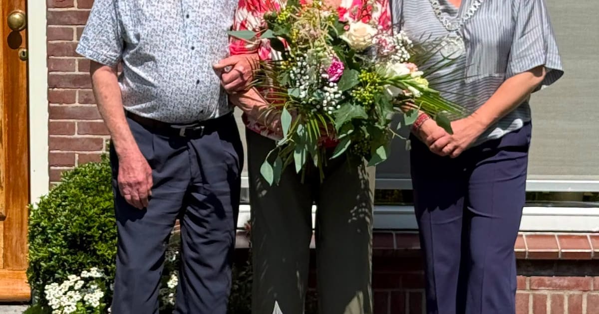 Burgemeester Montfoort bezoekt echtpaar Ringelesteijn vanwege 65-jarig jubileum
