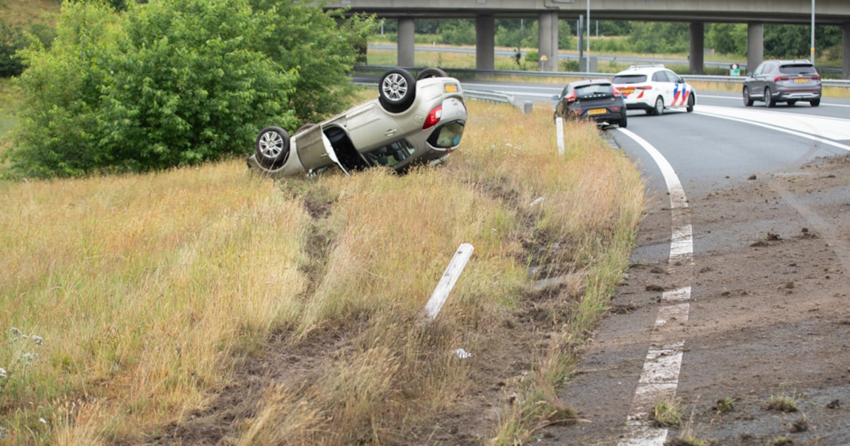Automobilist gecrasht op A1 bij Eemnes