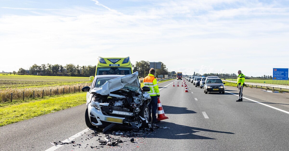 Automobiliste achterop bestelbus gebotst in Scharsterbrug, één gewonde naar ziekenhuis