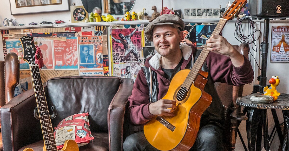 Erwin heeft een liefde voor snaren: 'Aan iedere wilg in de Delftse Hout bungelt wel een gitaar'