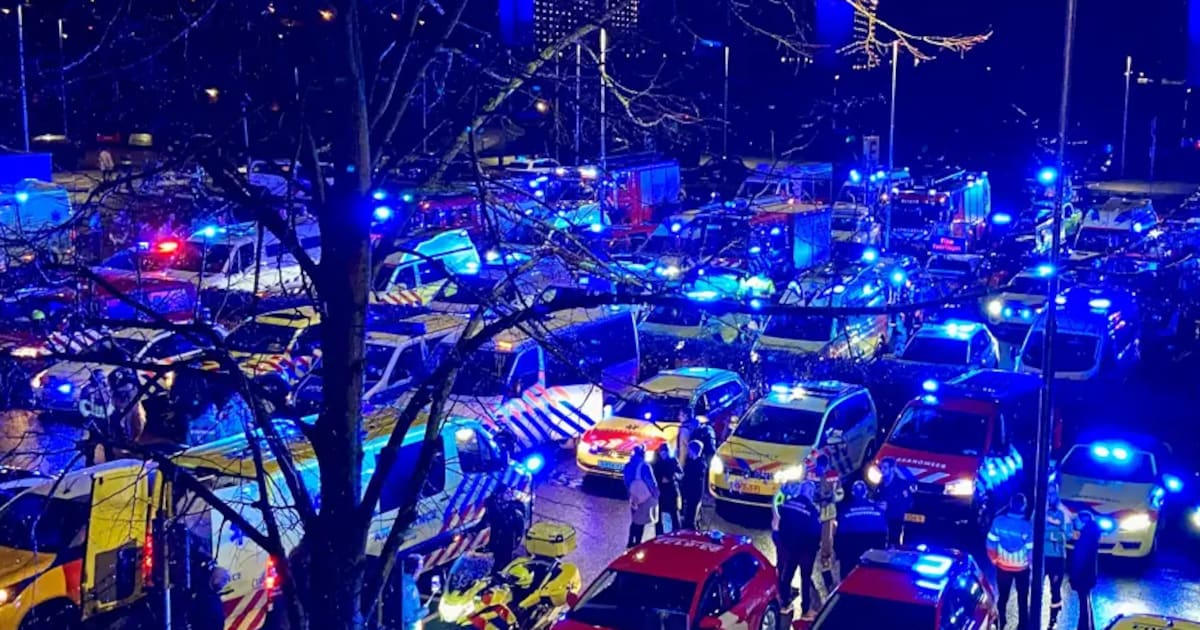 Stoet hulpdiensten rijdt Blue Light Ride voor zieke kinderen bij VieCuri Venlo