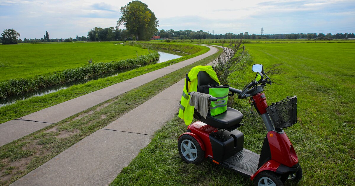 Man belandt met scootmobiel in sloot bij Nijbroek, omstanders schieten ...