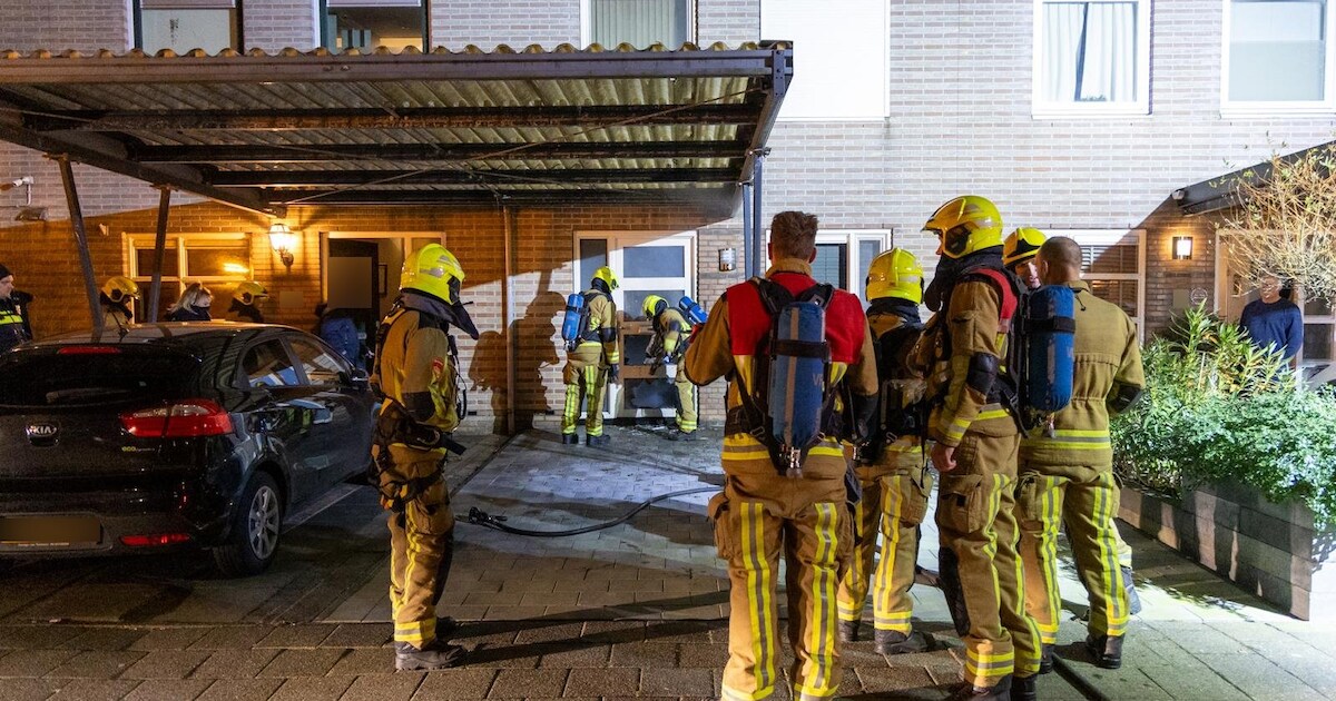 Brand in woning aan de Spitsaak in Velserbroek, mogelijk sprake van explosie