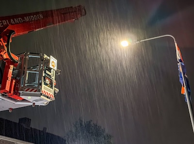 Omwonenden willen omstreden Prinsenvlag weg in Arnhem: brandweer komt in actie
