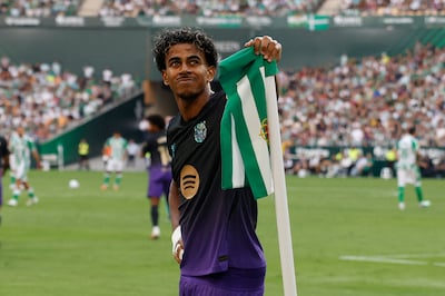 Yamal zet Barcelona met weergaloze treffer op voorsprong tegen Real Betis, maakt De Jong rentree?