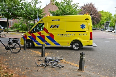 Jongen op fiets naar ziekenhuis na aanrijding op kruispunt in Valkenswaard