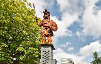 Mystery on Bickerseiland: what is that giant doing there?