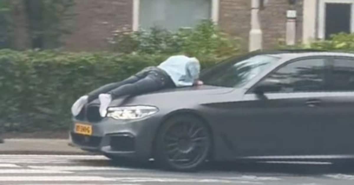 Motorkapsurfer haalt bizarre stunt uit in Gorinchem, politie: ‘Levensgevaarlijk’