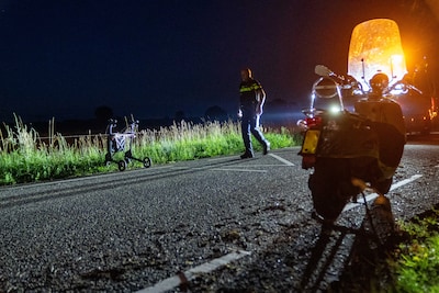 Man met rollator raakt gewond na aanrijding met scooter in Olst