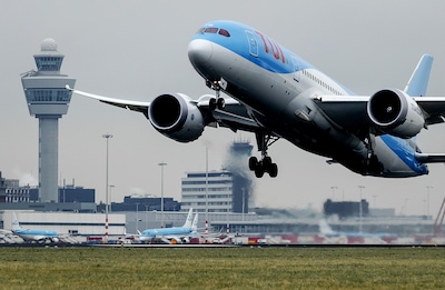 58 vluchten op Schiphol geschrapt door Britse storing, mogelijk nog meer annuleringen en vertragingen