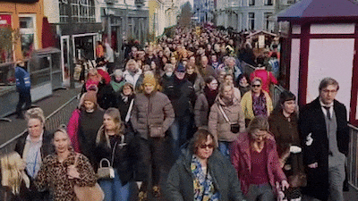 LIVE Dickens Festijn | Honderden meters in de rij (en dat duurt inmiddels twee uur) • Duitsers genie